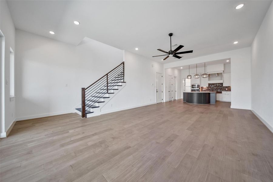 Spacious, unfurnished interior of a new home in Lago Pointe, Seabrook (Image 28). Spacious, unfurnished interior of a new home in Lago Pointe, Seabrook (Image 28).