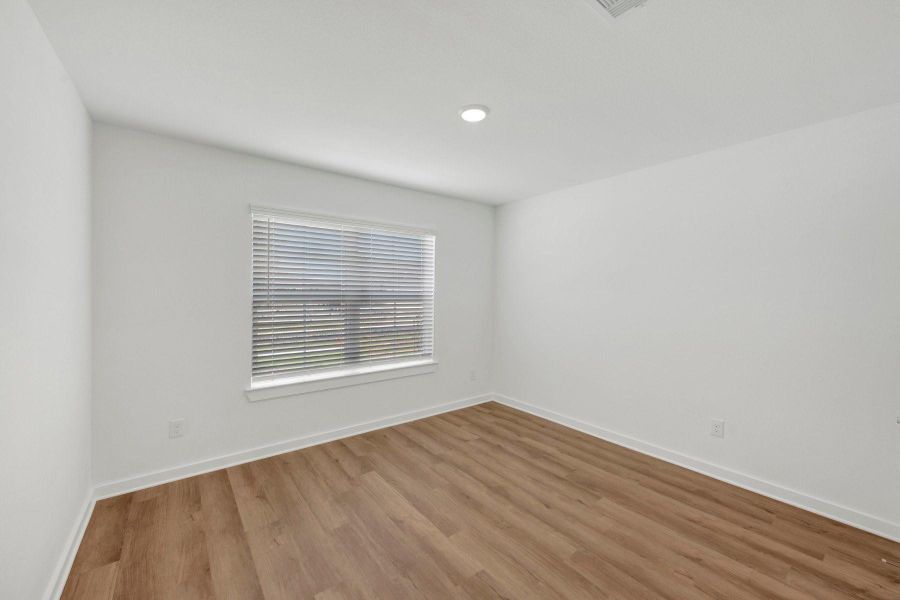 Spacious, unfurnished interior of a new home in Ambrose, La Marque (Image 24).