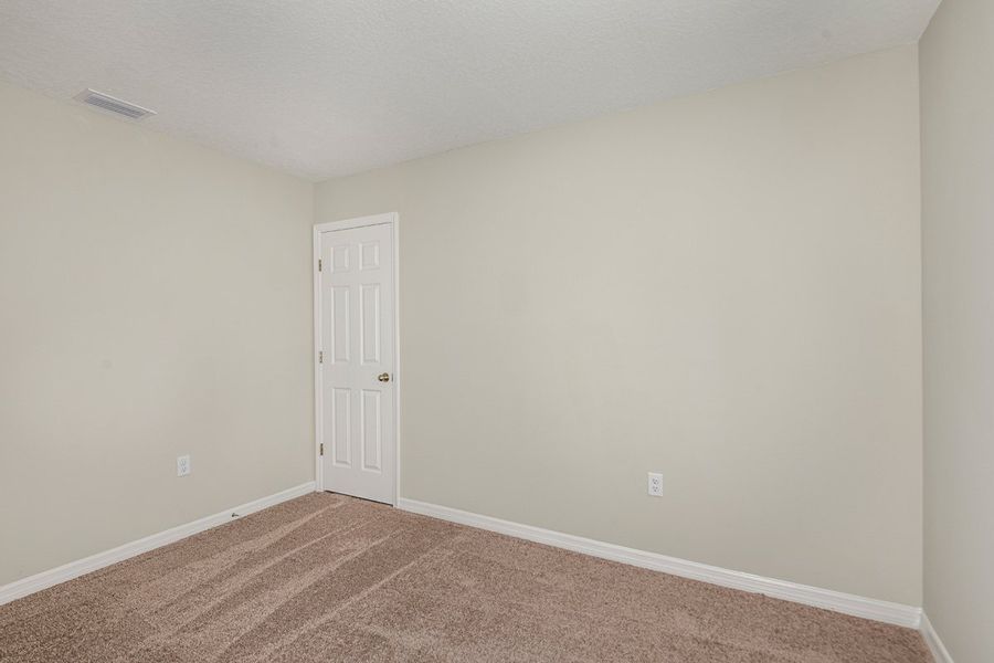 Spacious, unfurnished interior of a new home in Scenic Terrace, Haines City (Image 22).