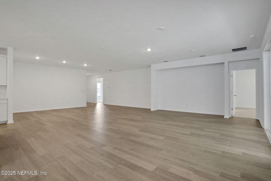 Spacious, unfurnished interior of a new home in , Middleburg (Image 38). Spacious, unfurnished interior of a new home in , Middleburg (Image 38).