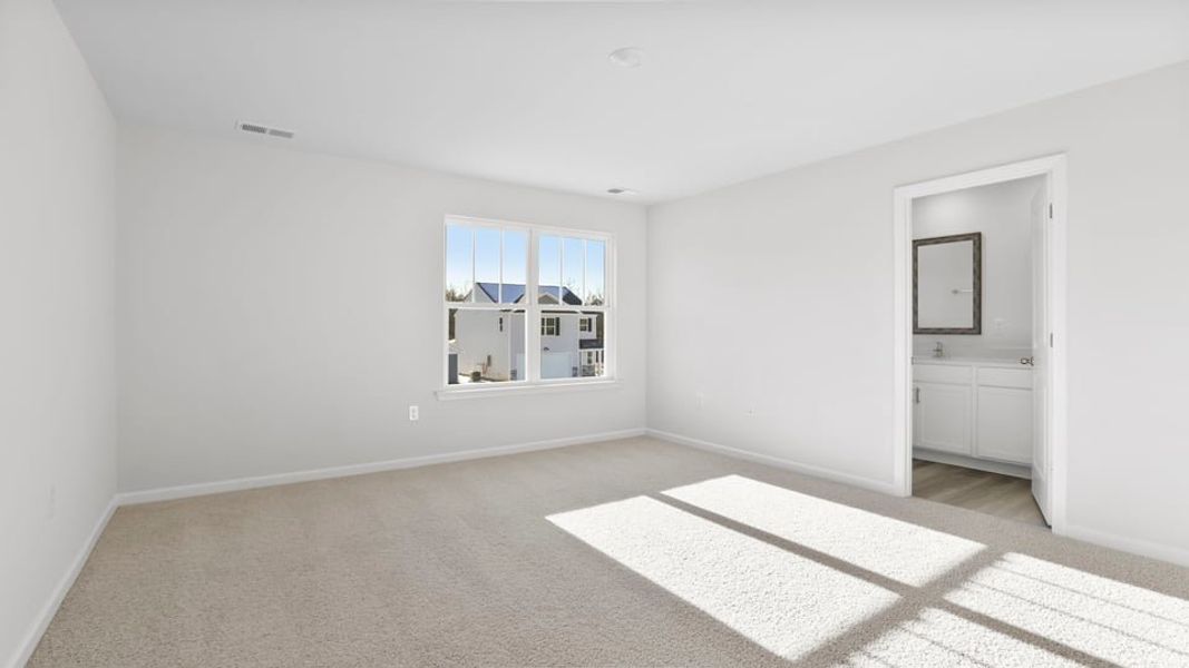 Spacious, unfurnished interior of a new home in Cedar Gap, Fountain Inn (Image 30).