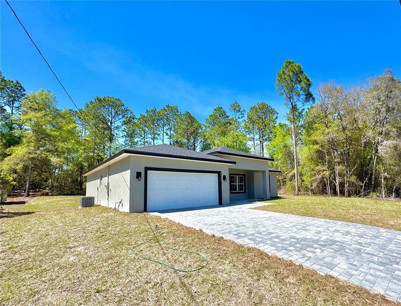 Exterior details and patio area of a home in , Citrus Springs (Image 17).