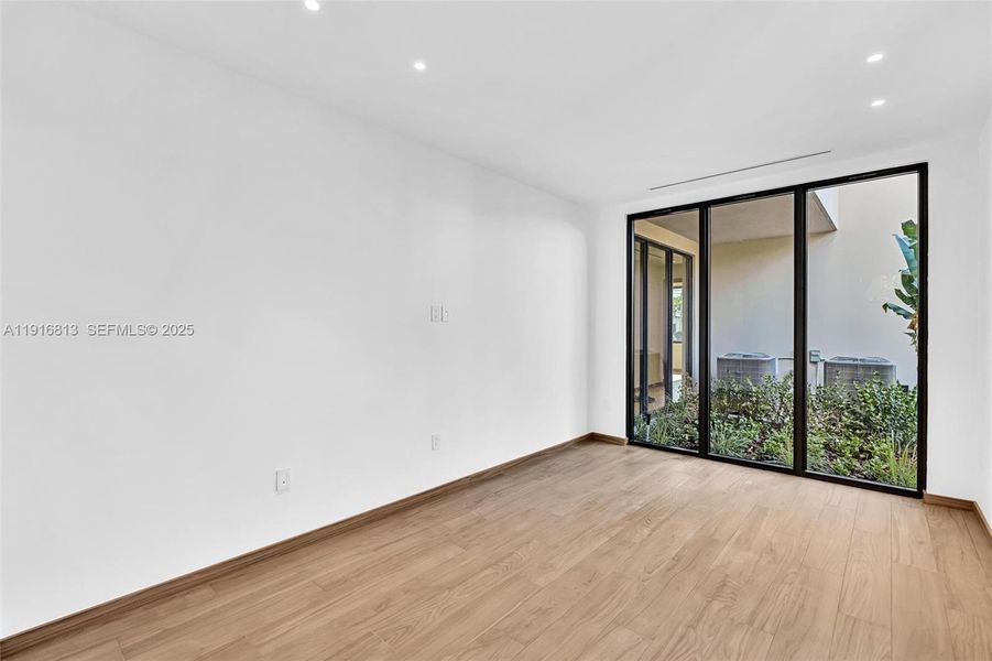 Spacious, unfurnished interior of a new home in , Miami (Image 27).