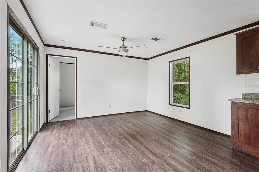 Spacious, unfurnished interior of a new home in , Astor (Image 12).