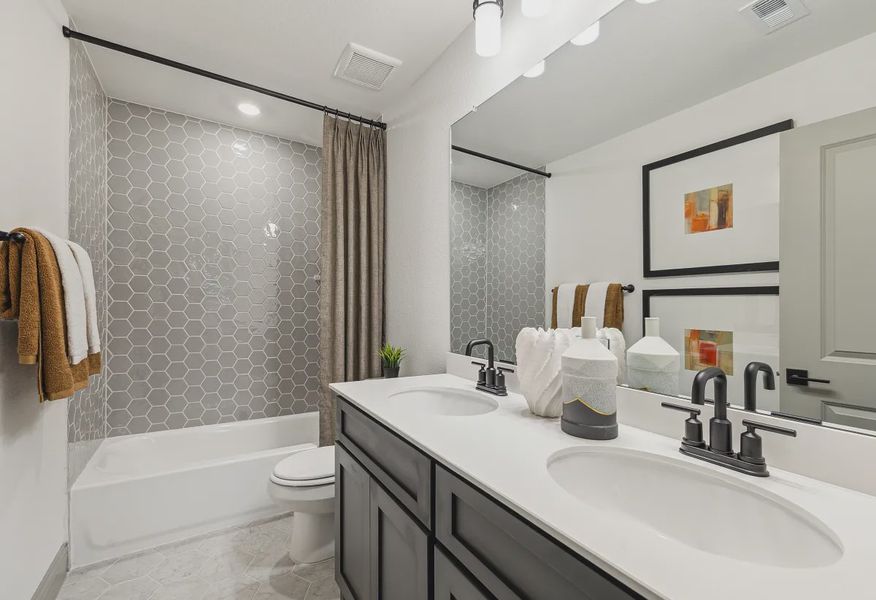 Plan 3059 bath 2 - staged - 19 of 20