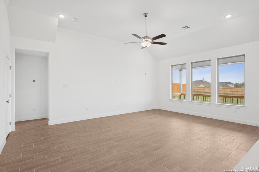 Spacious, unfurnished interior of a new home in Everly Estates, San Antonio (Image 25).