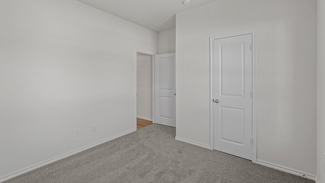 Representative unfurnished interior of a home built from the Midland by D.R. Horton in Riverfield, Josephine (Image 18).