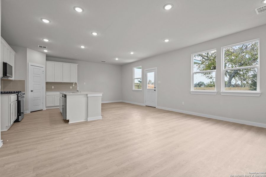 Spacious, unfurnished interior of a new home in Senna, Leon Valley (Image 28). Spacious, unfurnished interior of a new home in Senna, Leon Valley (Image 28).