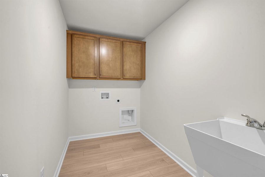 Image 27 of a home in Lynbrook.