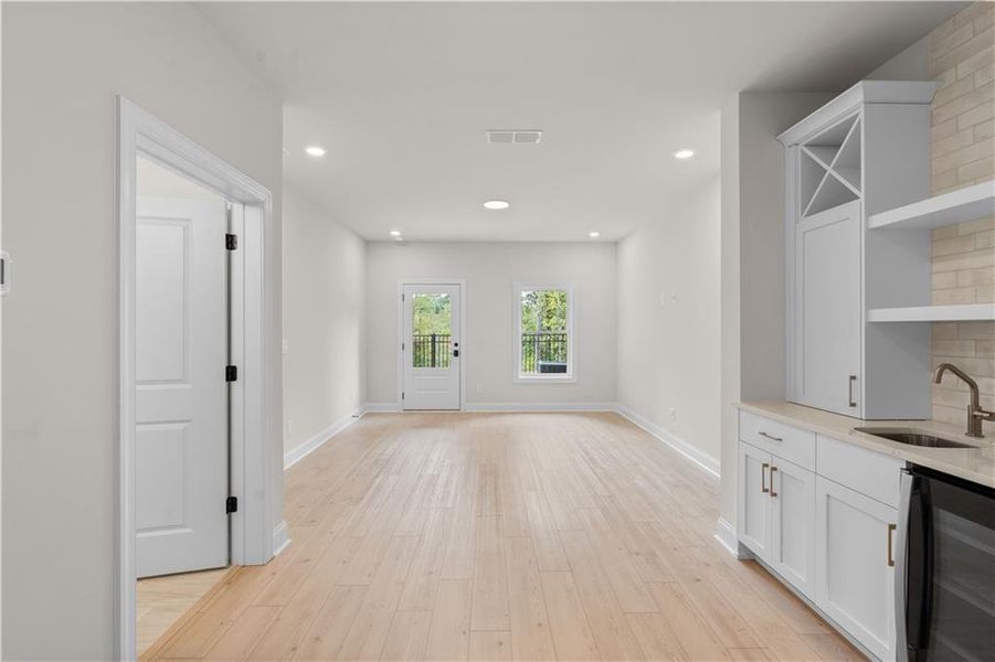 Spacious, unfurnished interior of a new home in Ward's Crossing Townhomes, Johns Creek (Image 32).