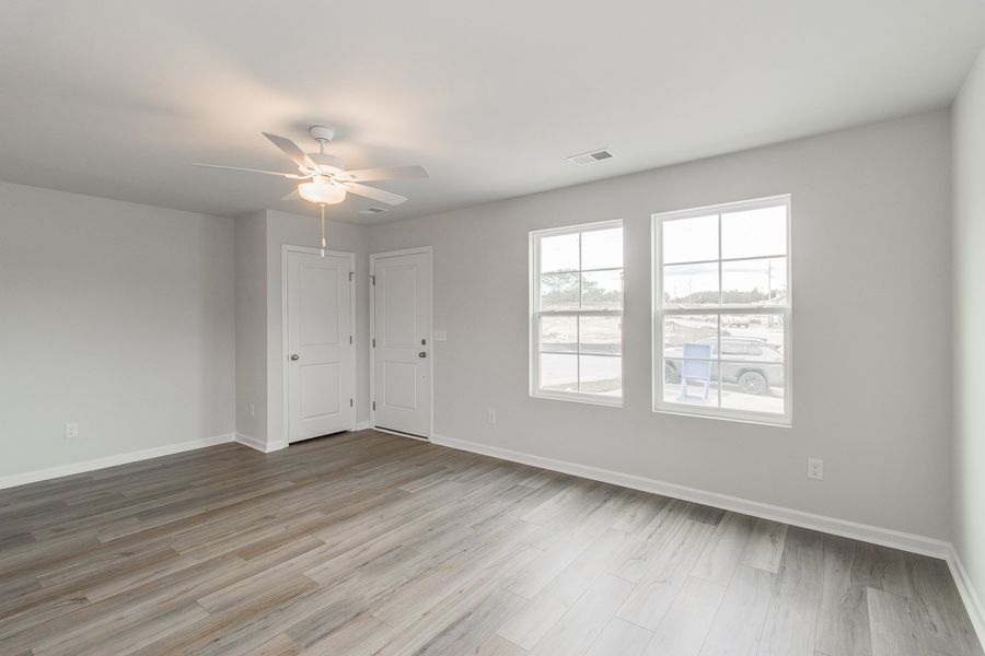 Spacious, unfurnished interior of a new home in Haynes Park, Columbia (Image 13).