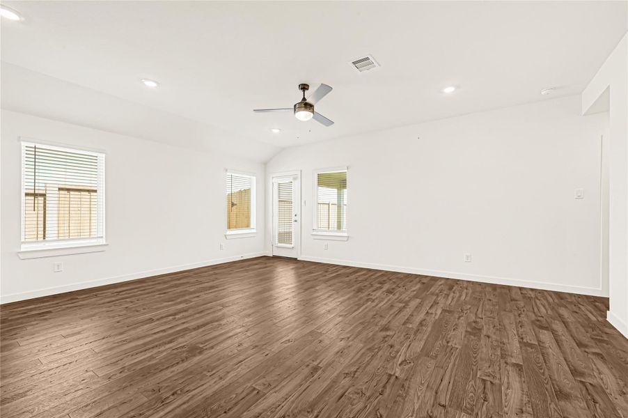 Spacious, unfurnished interior of a new home in Tamarron, Fulshear (Image 15). Spacious, unfurnished interior of a new home in Tamarron, Fulshear (Image 15).