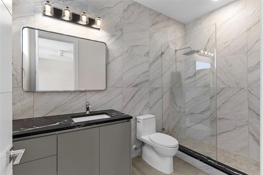 Furnished interior view inside a new home in , Oldsmar (Image 19).