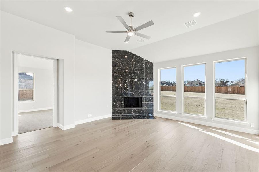 Spacious, unfurnished interior of a new home in Crystal Lake Estates, Red Oak (Image 25).