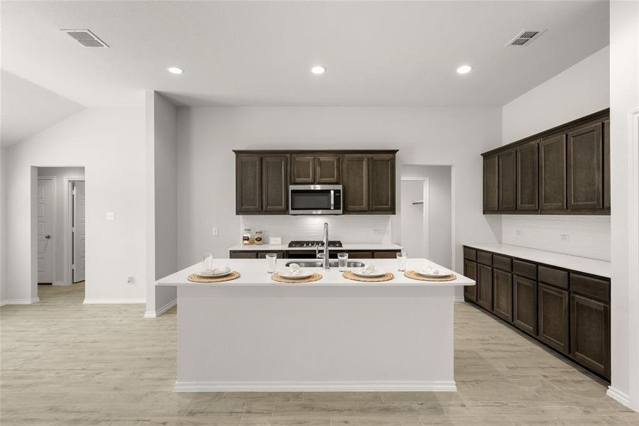 904 Granite Kitchen1