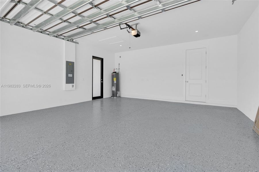 Spacious, unfurnished interior of a new home in , Lehigh Acres (Image 15).