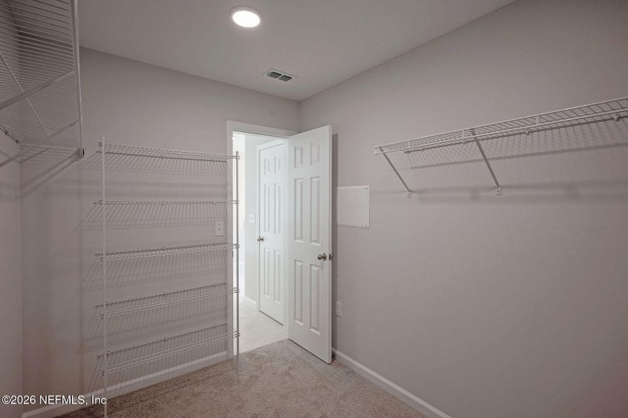 Spacious, unfurnished interior of a new home in , Jacksonville (Image 19).