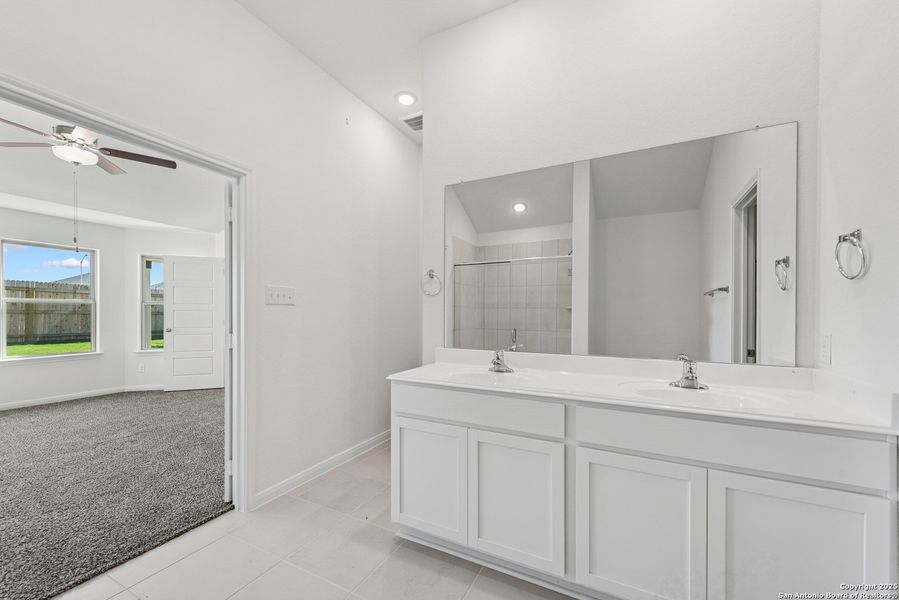 Furnished interior view inside a new home in Park Place, New Braunfels (Image 8).