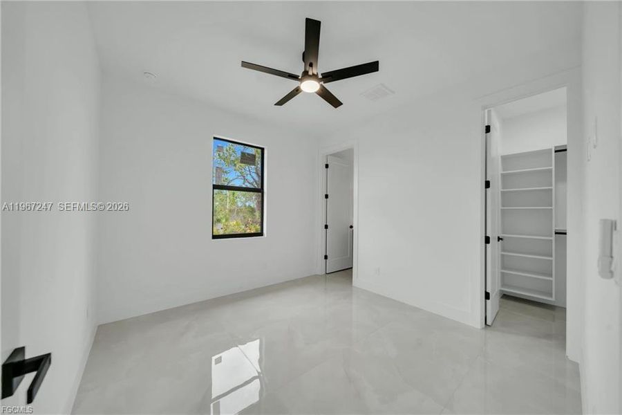 Spacious, unfurnished interior of a new home in , Lehigh Acres (Image 19).