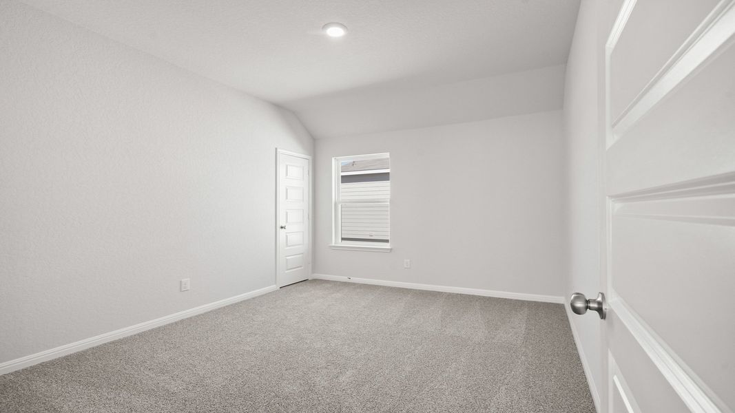 Spacious, unfurnished interior of a new home in Hunters Ranch, San Antonio (Image 18).