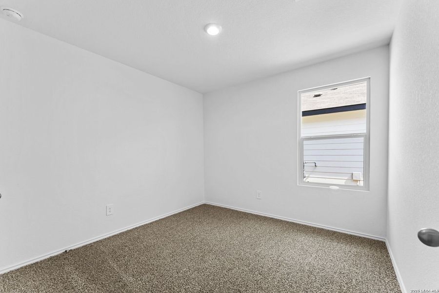 Spacious, unfurnished interior of a new home in Avenida, Converse (Image 14).