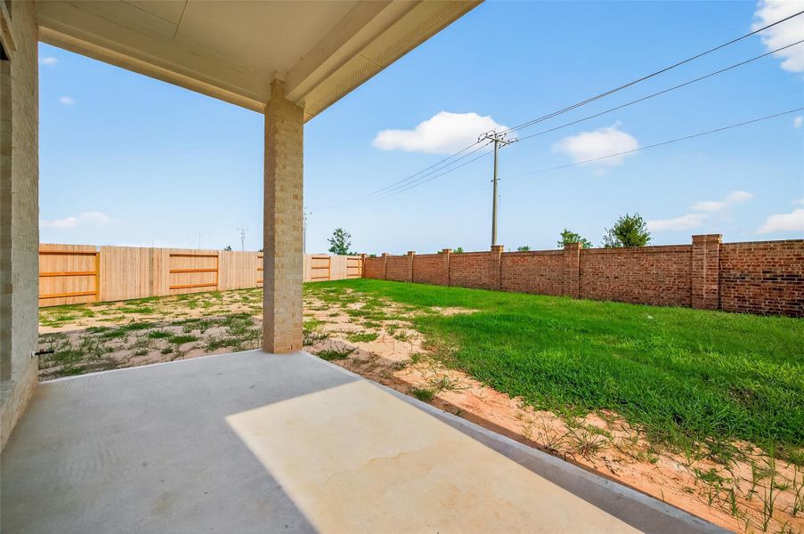 Exterior details and patio area of a home in Lago Mar, La Marque (Image 26).