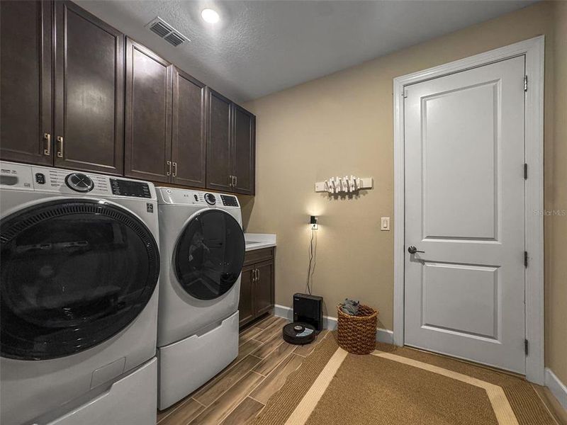 Furnished interior view inside a new home in , Wesley Chapel (Image 46).