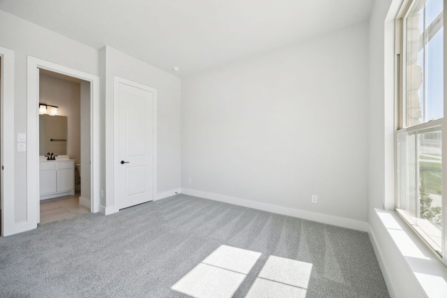 Spacious, unfurnished interior of a new home in Painted Tree Lakeside, McKinney (Image 31).