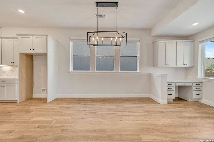 Spacious, unfurnished interior of a new home in Davis Ranch 50', San Antonio (Image 28).