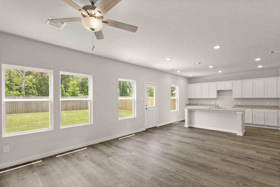 Spacious, unfurnished interior of a new home in Crockett Meadows, Conroe (Image 21). Spacious, unfurnished interior of a new home in Crockett Meadows, Conroe (Image 21).