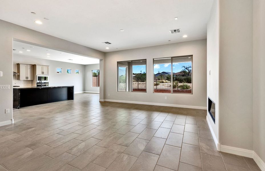 Spacious, unfurnished interior of a new home in Vistoso Canyon Estates, Oro Valley (Image 25).