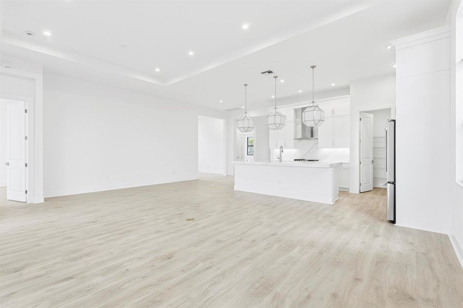 Great Room to Kitchen Great Room to Kitchen