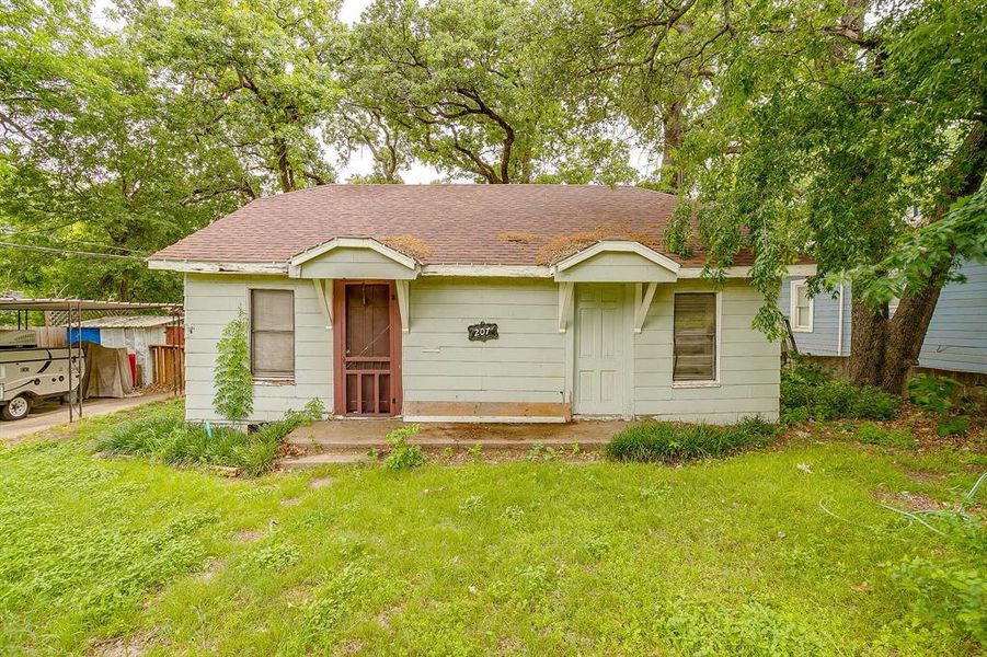 Exterior details and patio area of a home in , Weatherford (Image 10).