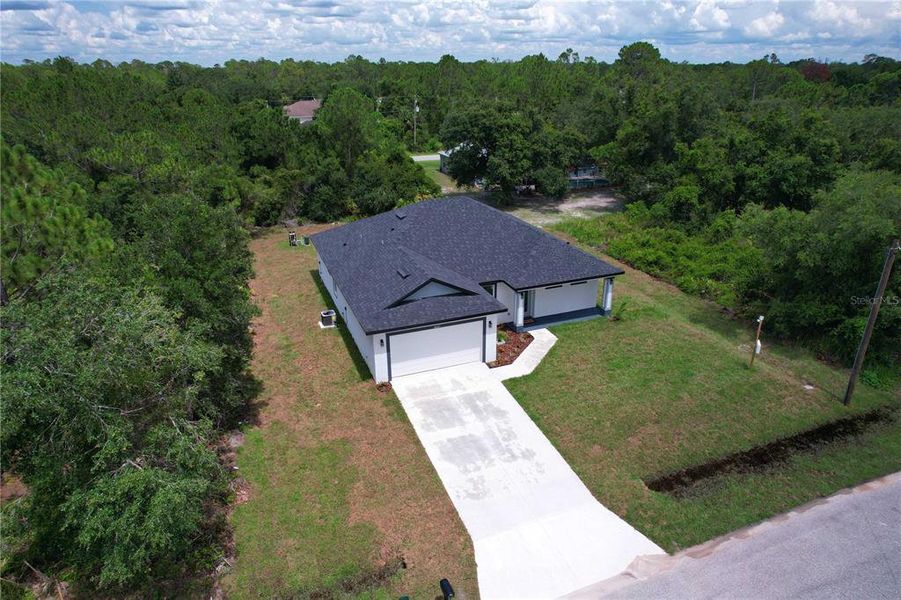 Exterior details and patio area of a home in , North Port (Image 3).