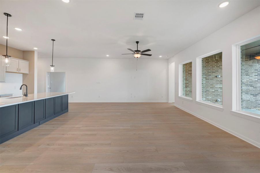 Spacious, unfurnished interior of a new home in The Grand Prairie 50’, Hockley (Image 26).