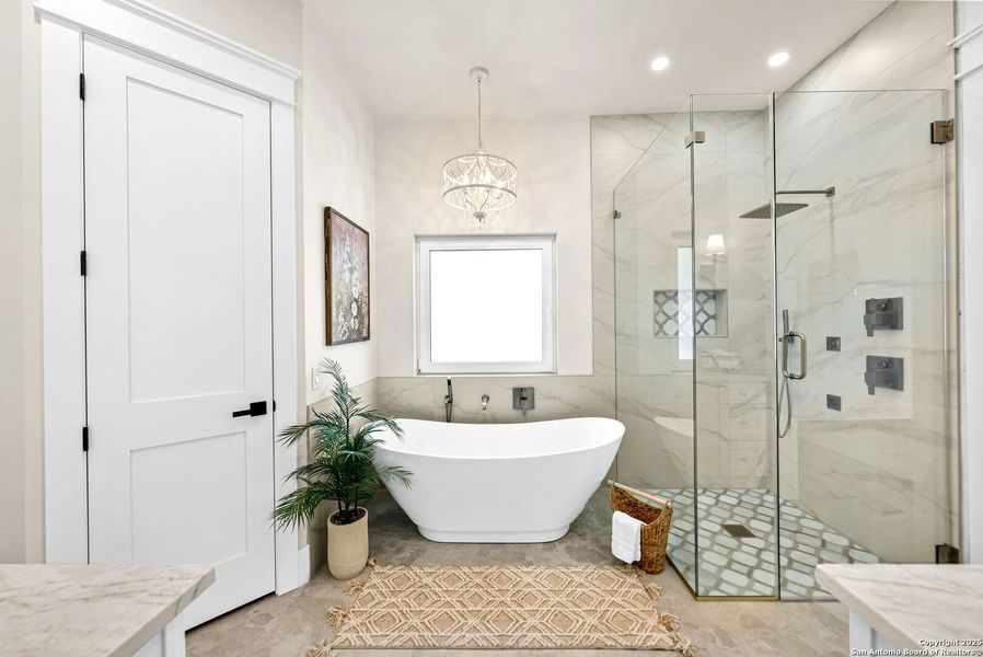 Furnished interior view inside a new home in , Bandera (Image 35).