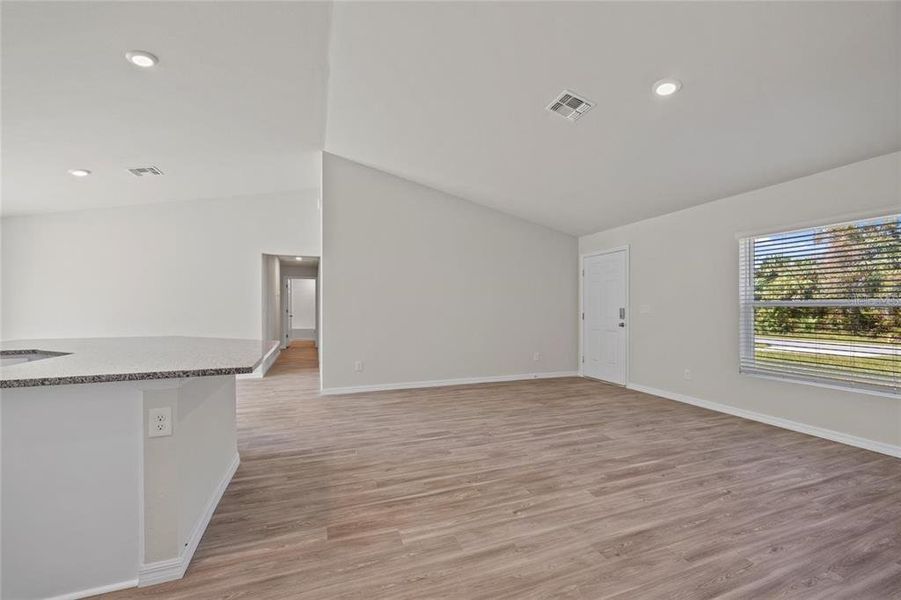 Spacious, unfurnished interior of a new home in , Port Charlotte (Image 14).