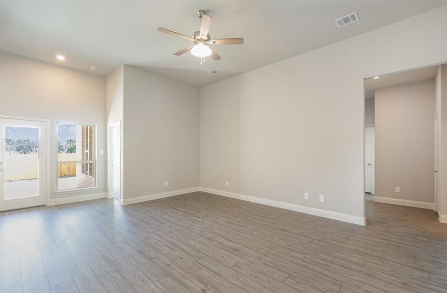 Spacious, unfurnished interior of a new home in Cole Crossing Estates, DeSoto (Image 16).