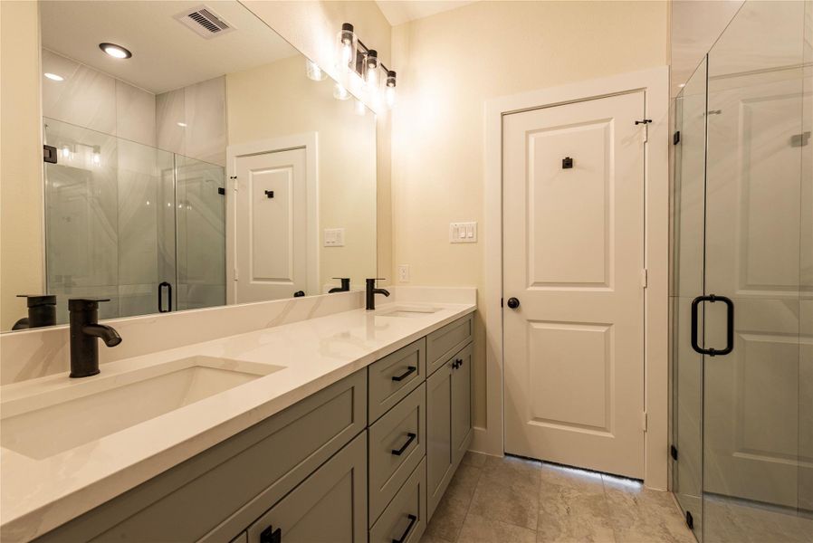 Furnished interior view inside a new home in , Santa Fe (Image 14).