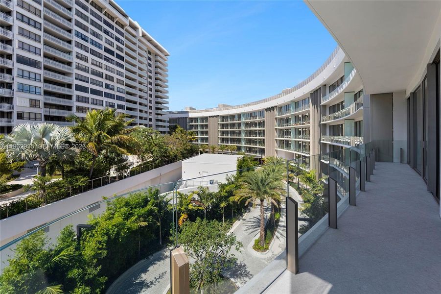 Condo located in Miami, FL showcasing its design and architecture (Image 25).