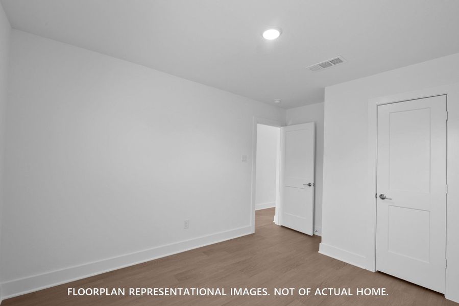 Spacious, unfurnished interior of a new home in Lone Star Landing, Montgomery (Image 30).