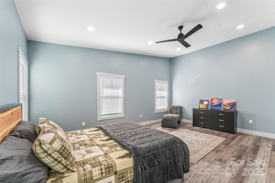 Furnished interior view inside a new home in , Nebo (Image 19).