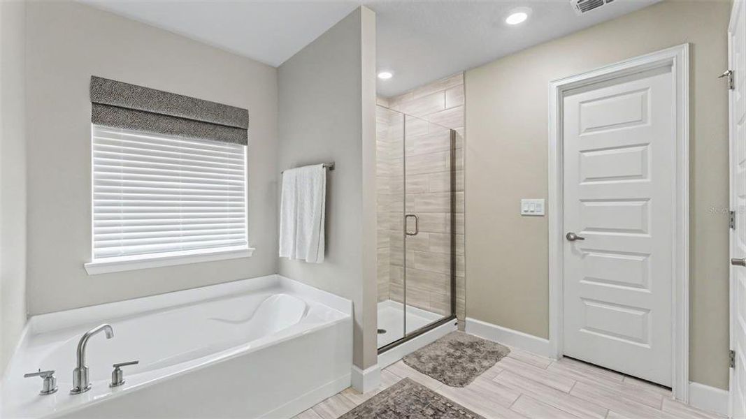 Furnished interior view inside a new home in Lake Juliana Estates, Auburndale (Image 7).