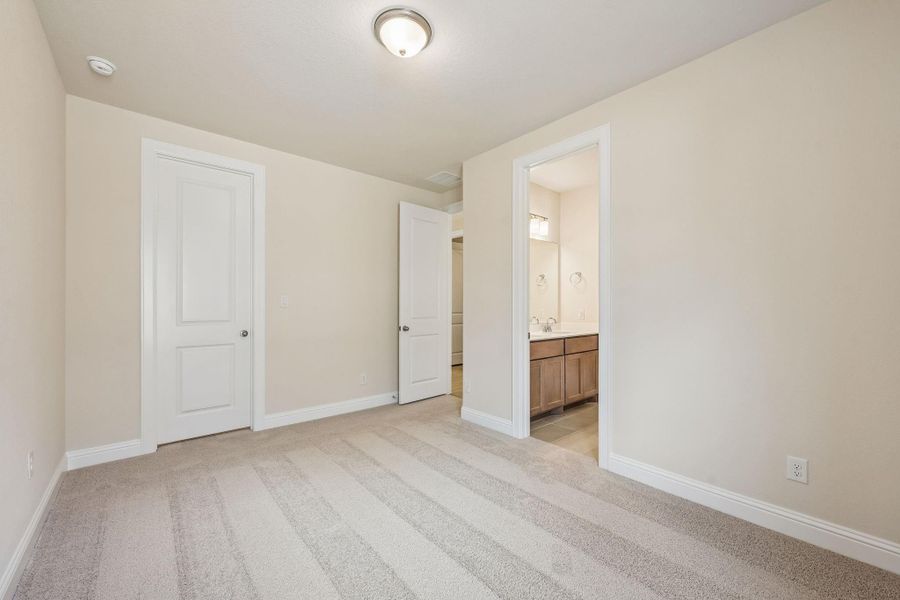 Spacious, unfurnished interior of a new home in Woodhavyn 50', Magnolia (Image 19).