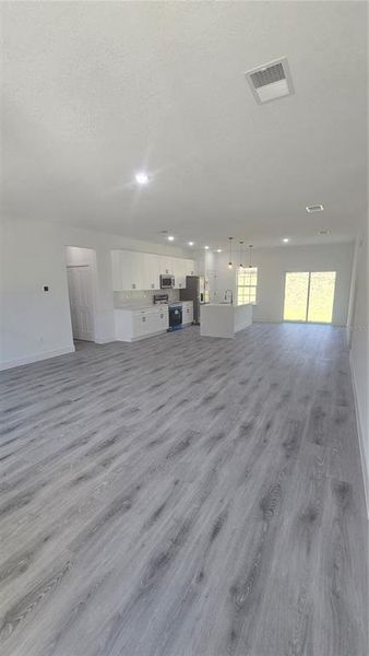 Spacious, unfurnished interior of a new home in , Citrus Springs (Image 13).