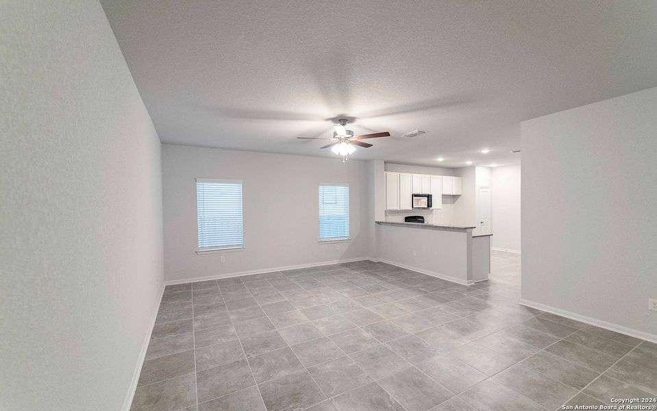Spacious, unfurnished interior of a new home in Hannah Heights, Seguin (Image 10).