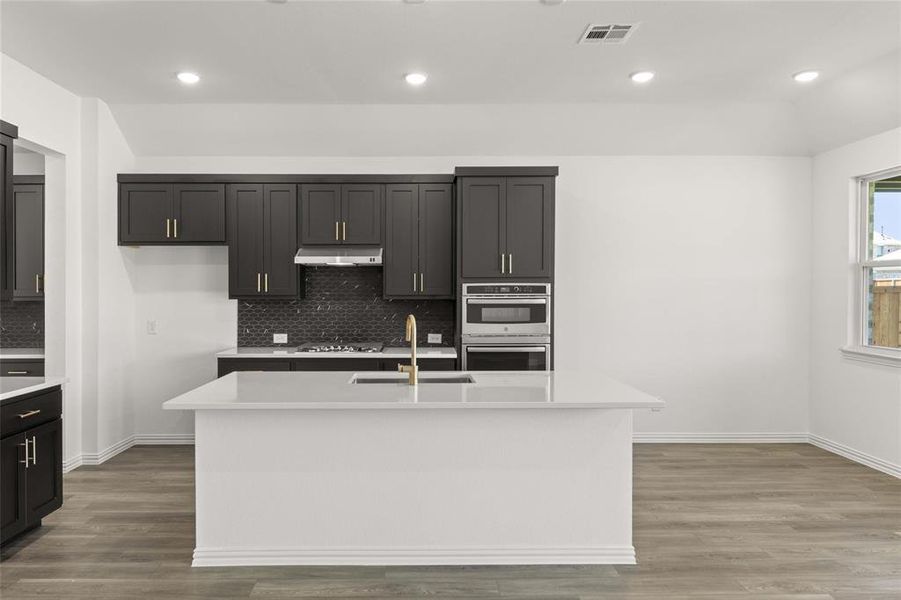 18 1627 Glacier  Kitchen