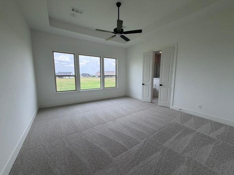 Spacious, unfurnished interior of a new home in Rocky Top, Krum (Image 16).
