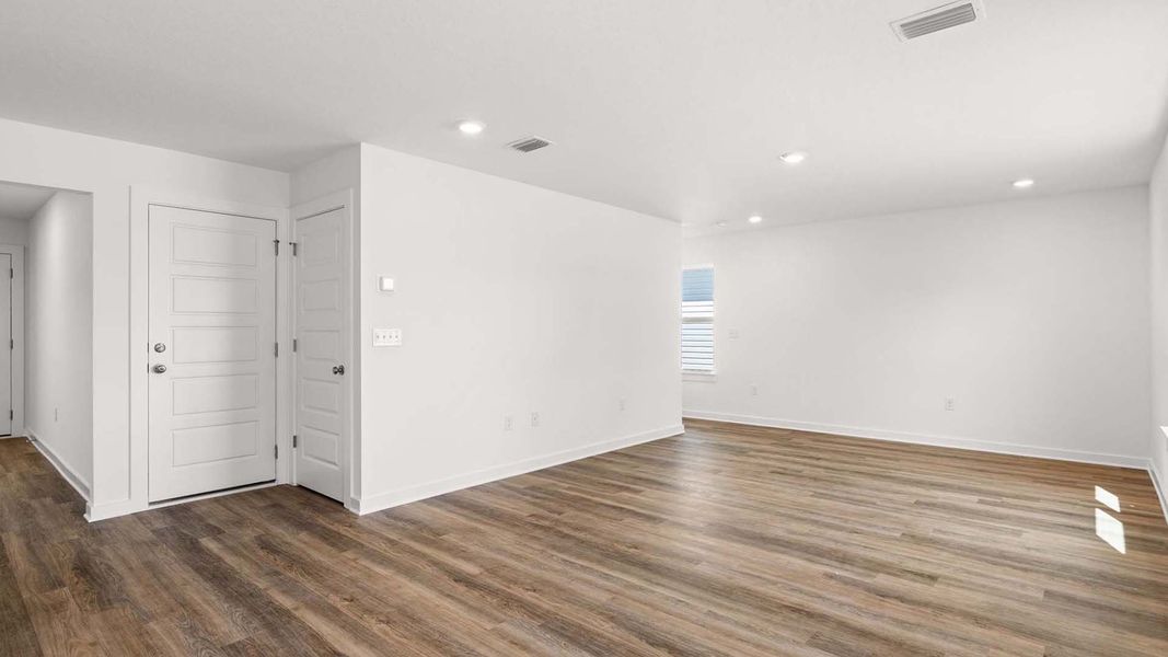 Spacious, unfurnished interior of a new home in Magnolia at the Bluffs Phase 3, Freeport (Image 10).