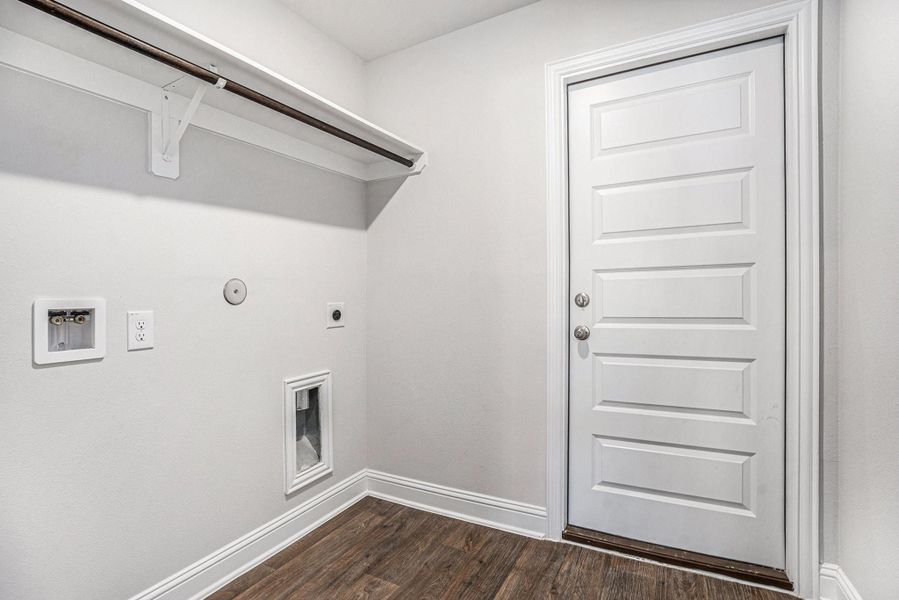 Spacious, unfurnished interior of a new home in Kiber Reserve, Angleton (Image 14).